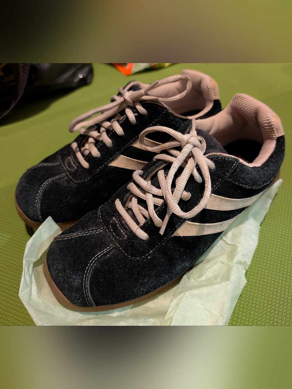 Vintage Dead stock Carolina Colours Trainers Sneaker in Black and Tan Accent